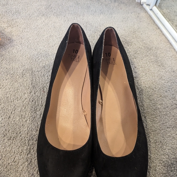 black heels - Picture 3 of 3